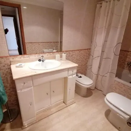 Nice Apartment, Large Communal Pool, Close To All Amenities.