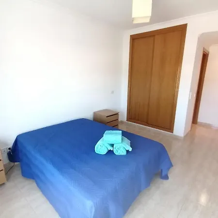 Nice Apartment, Large Communal Pool, Close To All Amenities. * קווארטיירה
