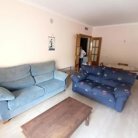 아파트 Nice Apartment, Large Communal Pool, Close To All Amenities.